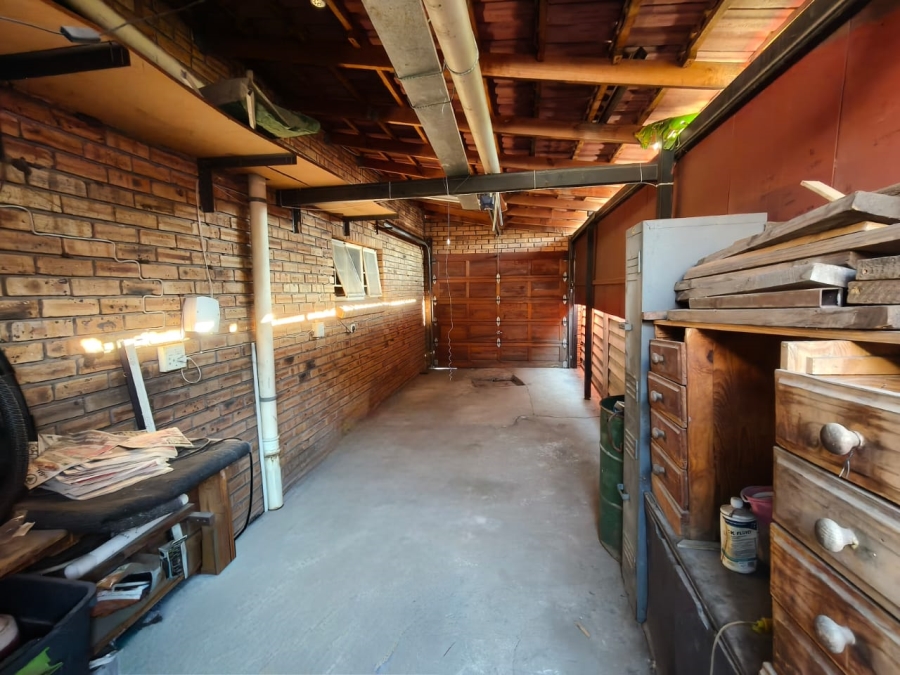 4 Bedroom Property for Sale in Oos Einde North West